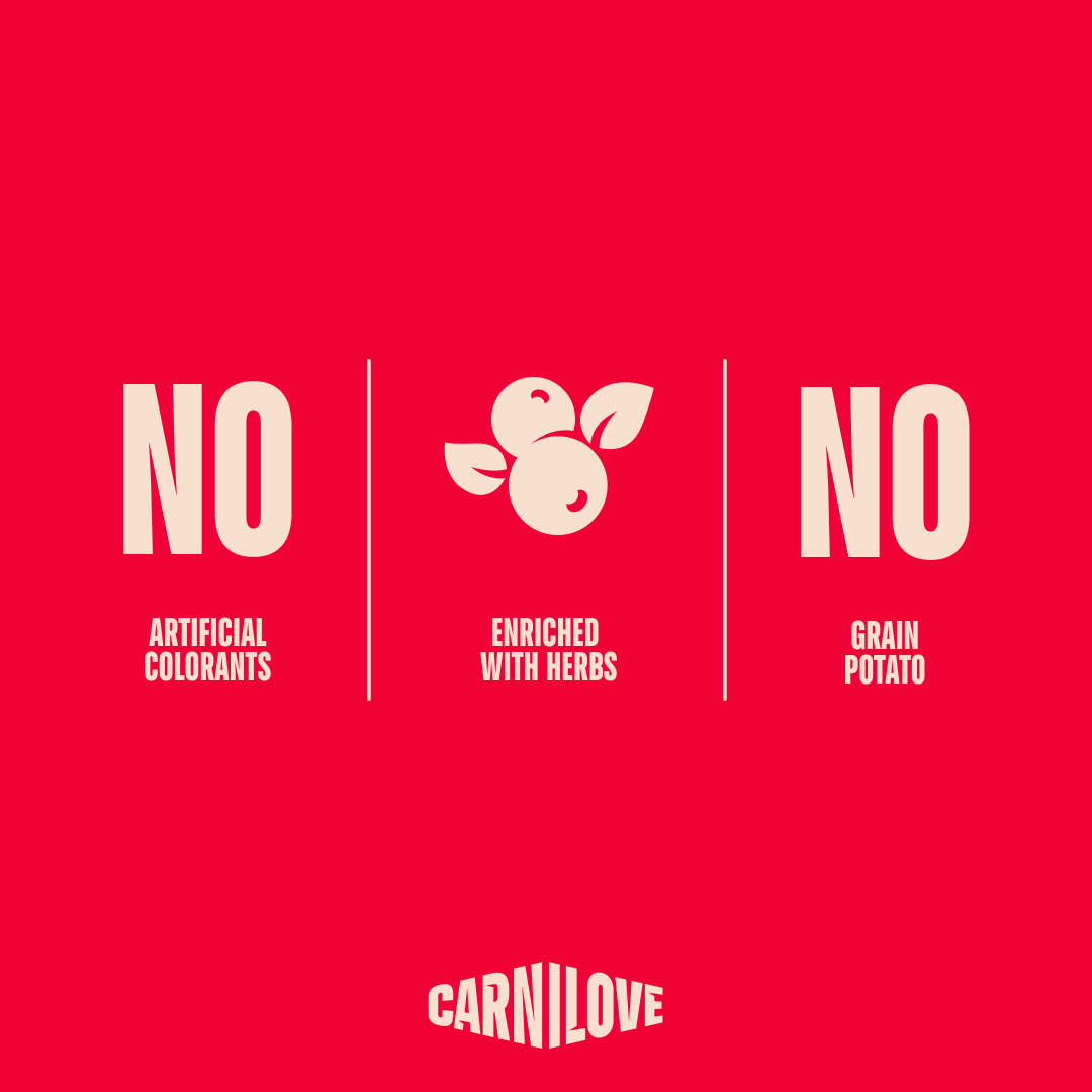 Atouts Carnilove sur fond rouge : sans colorants, enrichi aux herbes, sans céréales