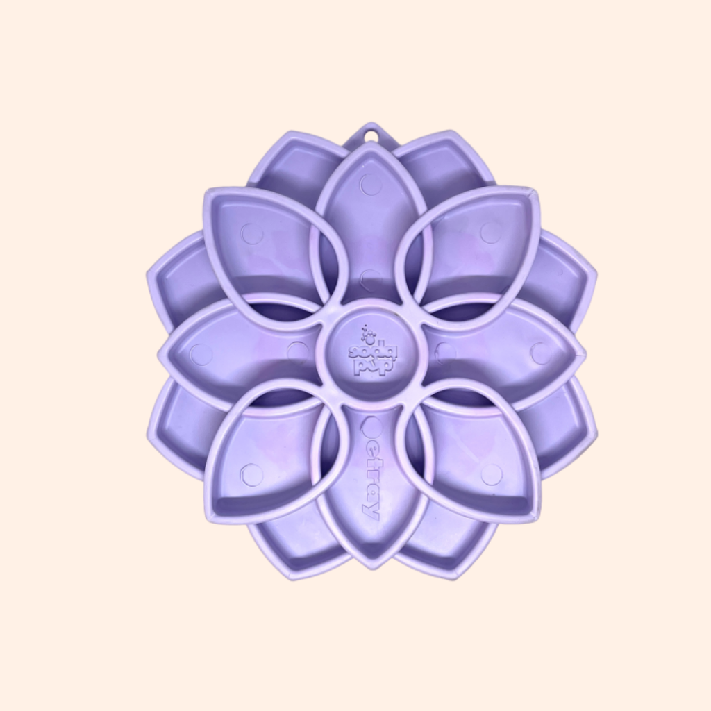 Fleur lilas en silicone vue de trois quarts