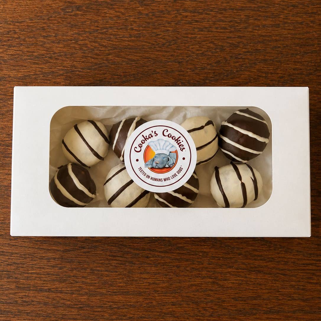 Coffret blanc à fenêtre avec étiquette ronde, bois foncé
