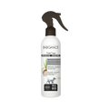Flacon spray blanc à gâchette noire, étiquette verte ornée d'un chien