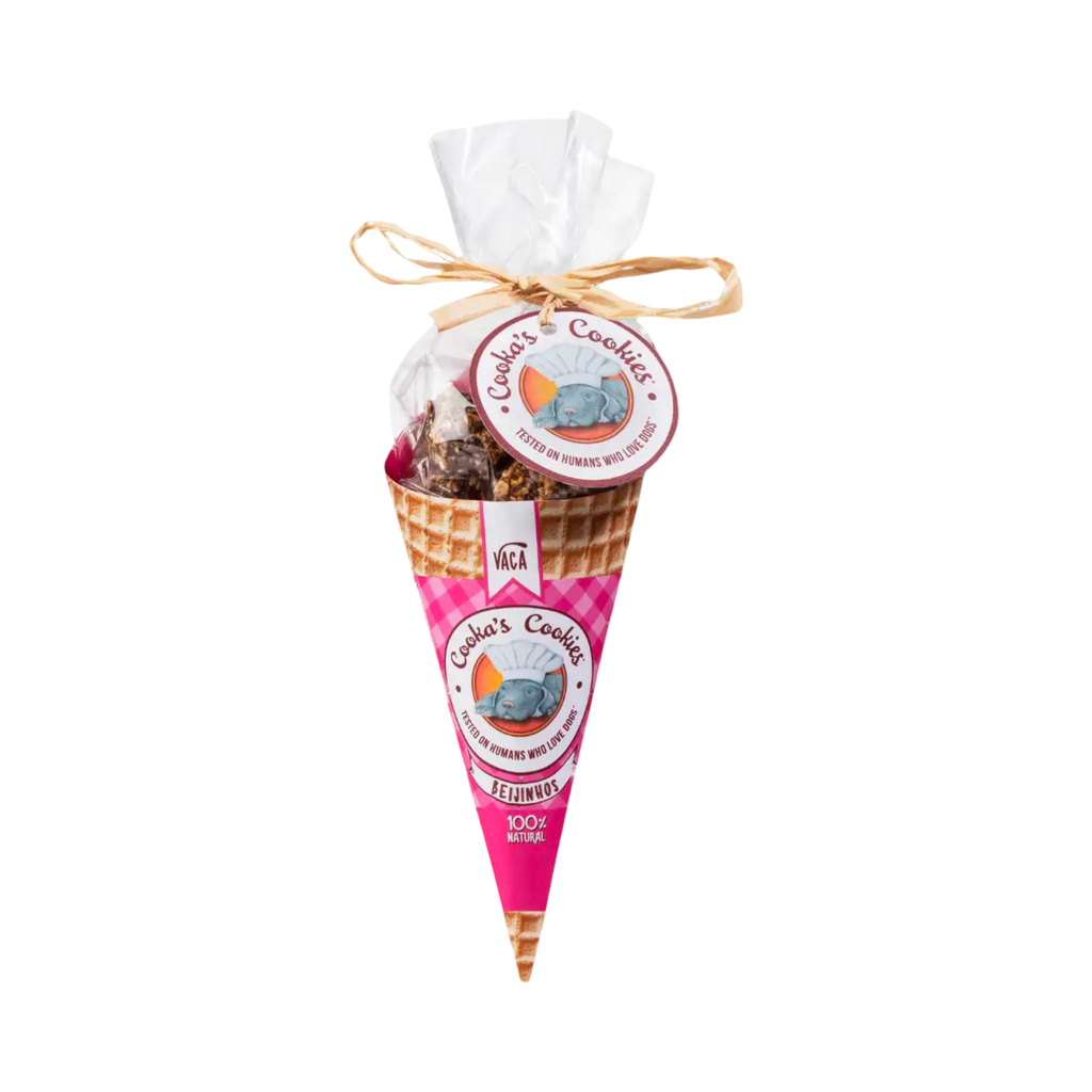 Cornet de biscuits fermé par un ruban et son étiquette ronde