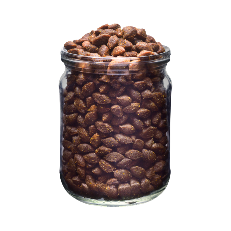 Bocal en verre débordant de croquettes brunes