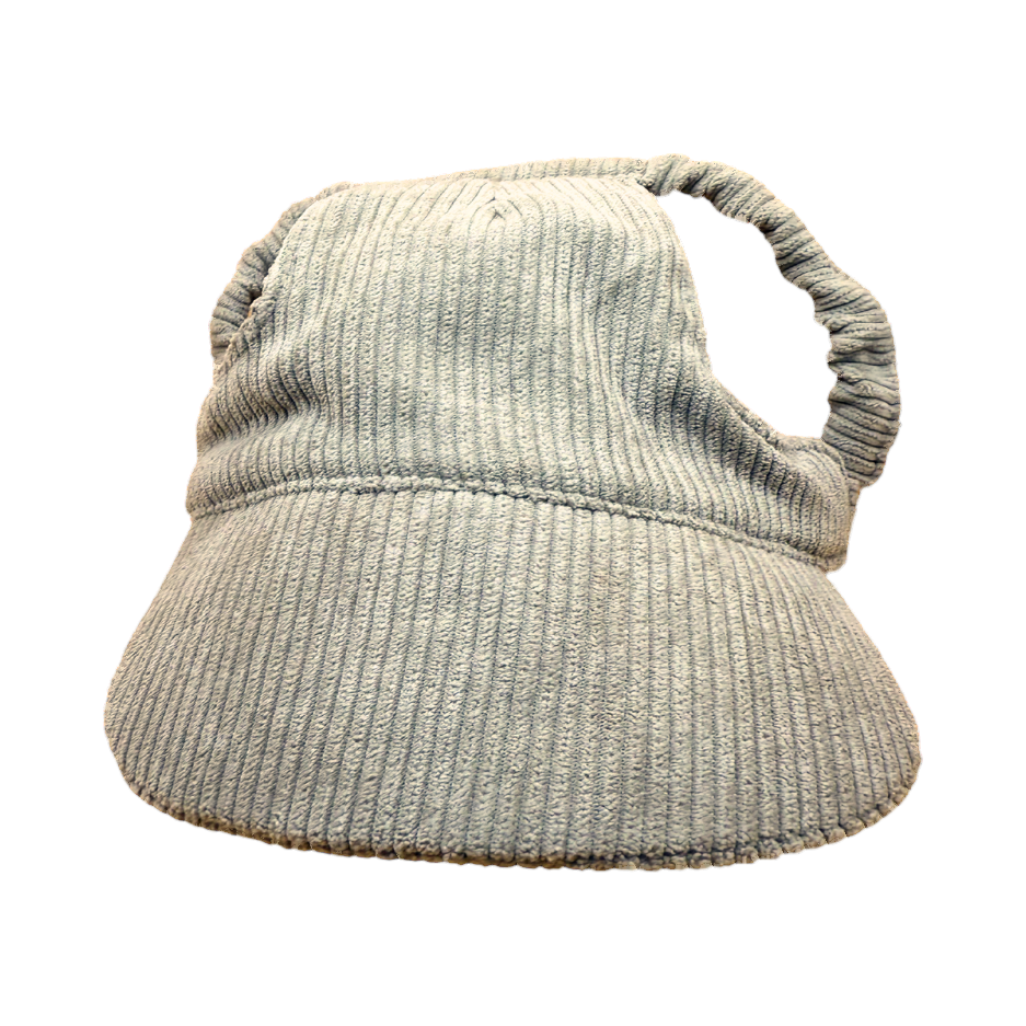Casquette beige de face, visière arrondie