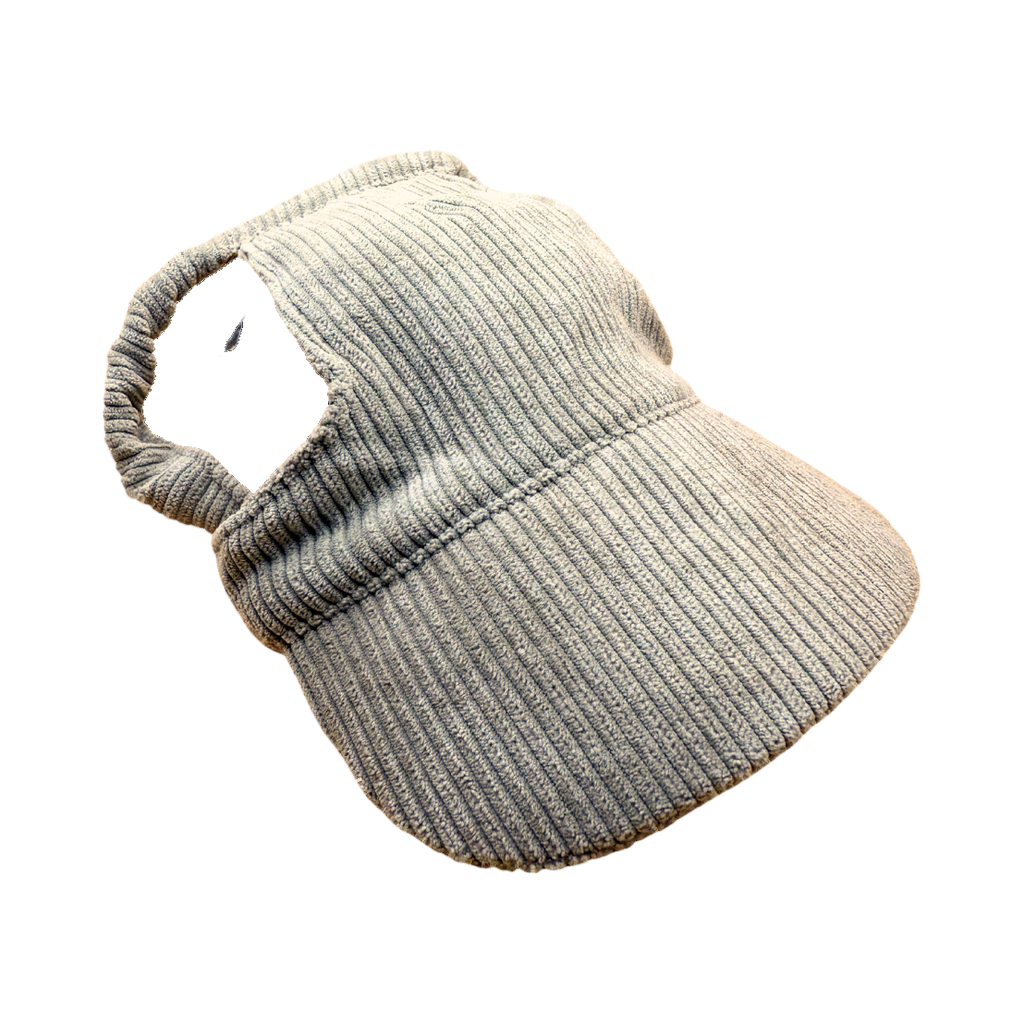 Casquette en velours côtelé beige vue de trois quarts