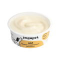 Pot ouvert rempli de yaourt blanc crémeux