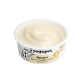 Pot ouvert rempli de yaourt blanc crémeux