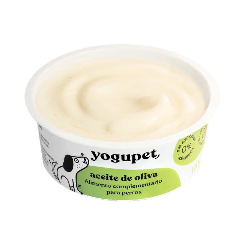 Pot ouvert rempli de yaourt blanc crémeux