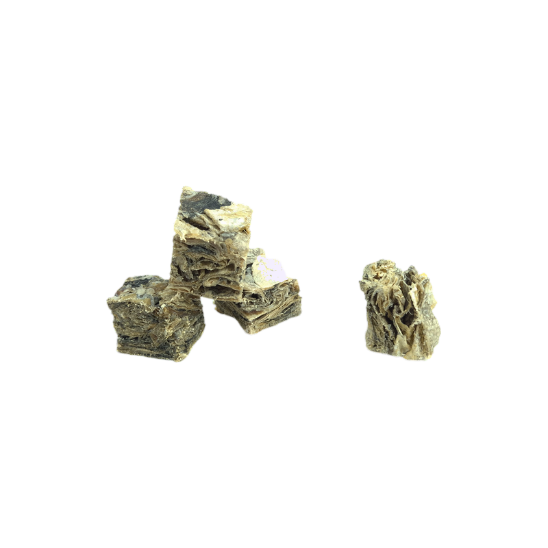 Quatre cubes de peau de morue séchée