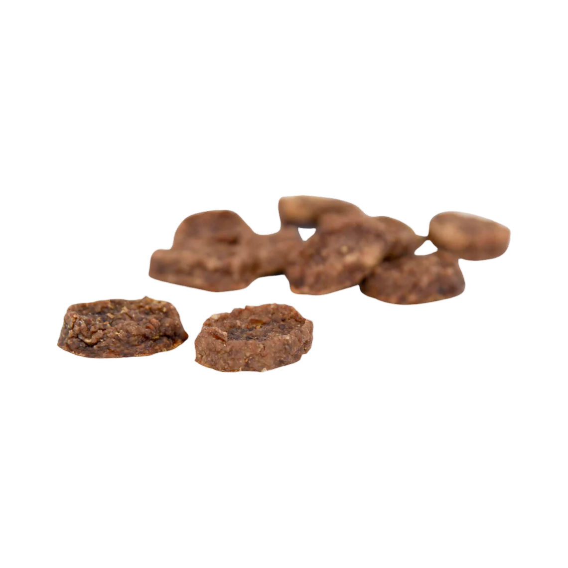 Petites friandises rondes de bœuf éparpillées