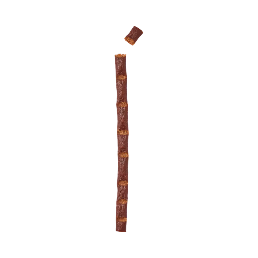 Un stick au saumon avec un morceau détaché