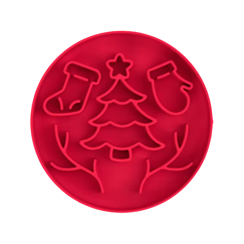 Disque rouge en relief sapin, chaussettes et moufles