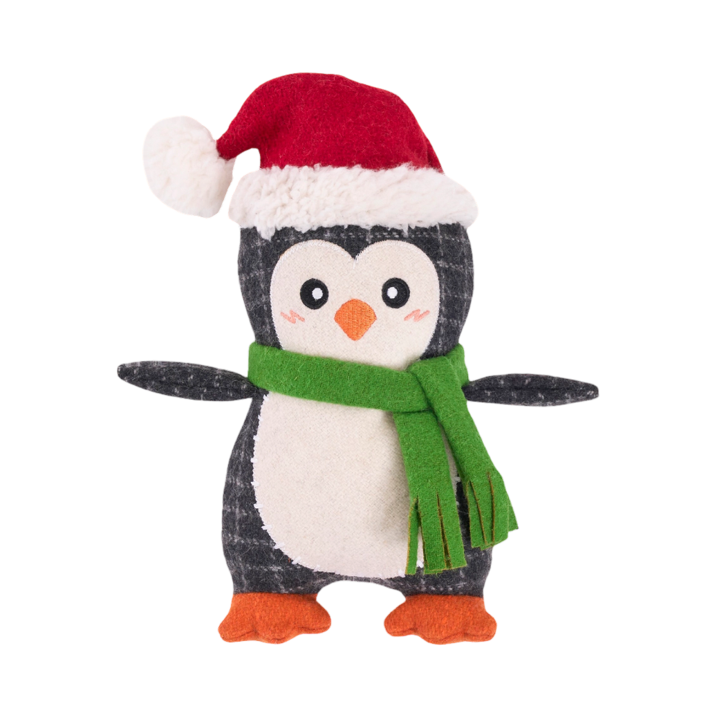 Pingouin gris et blanc avec bonnet rouge et écharpe verte