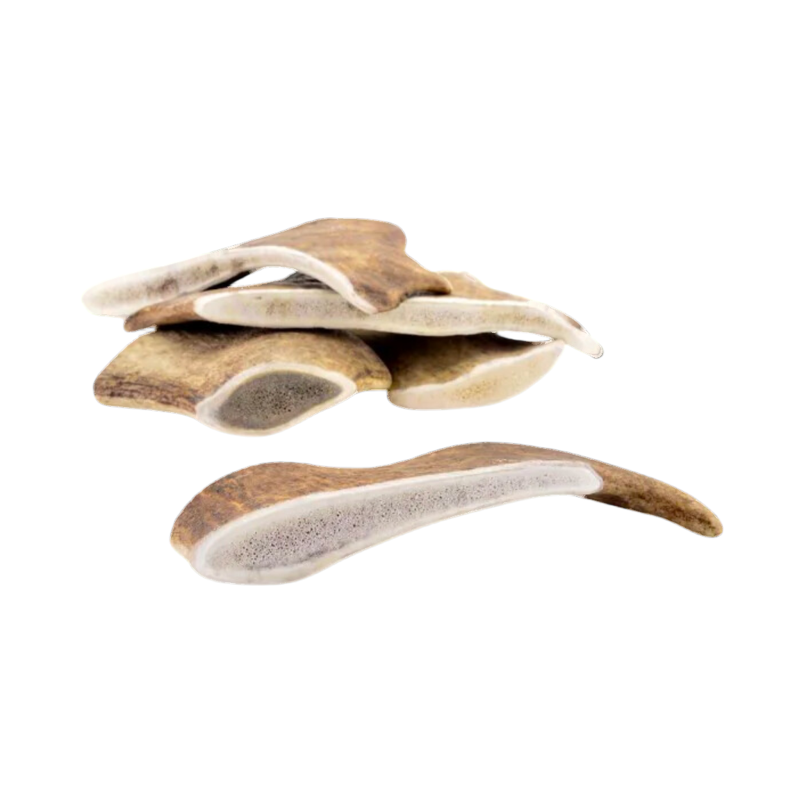 Plusieurs morceaux de bois de daim empilés