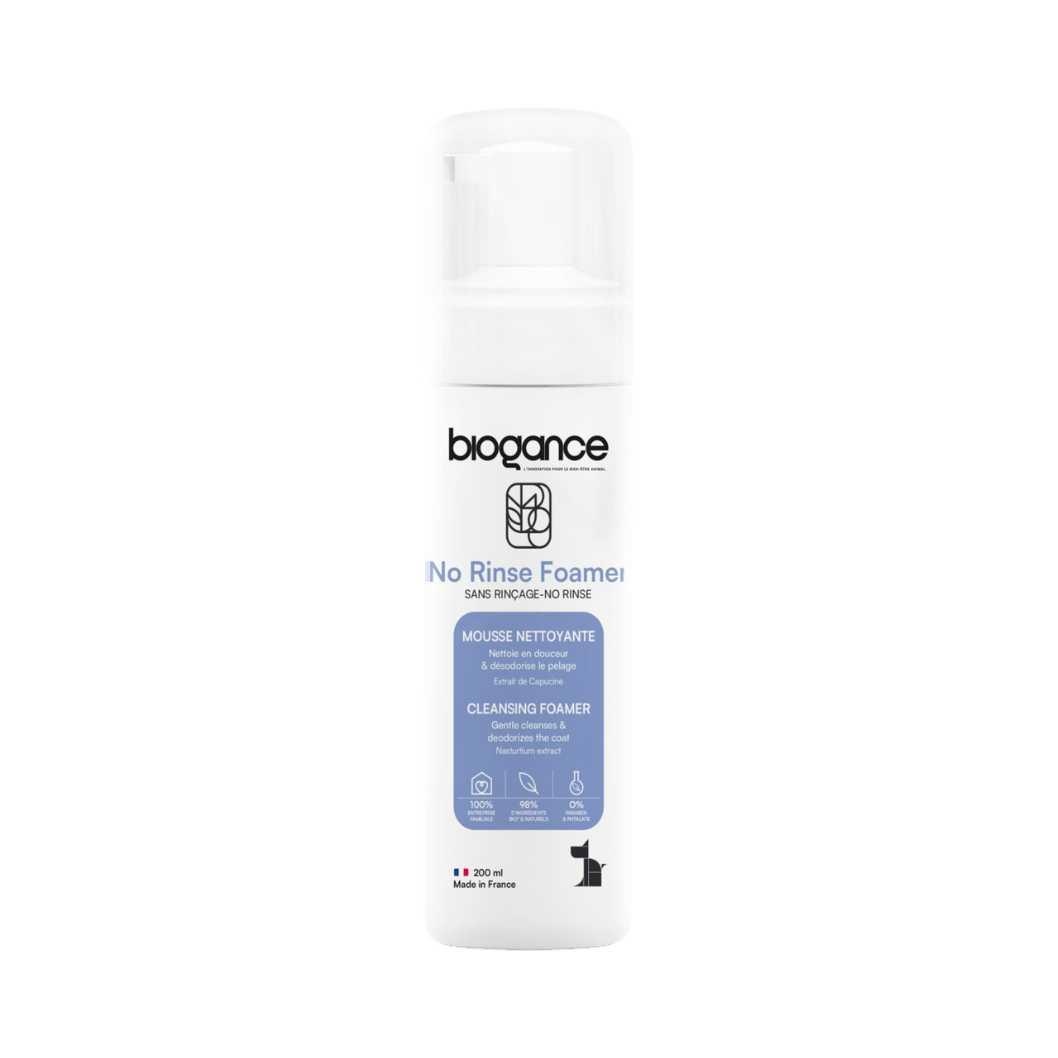 Flacon pompe blanc à étiquette bleue Cleansing Foamer