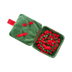 Tapis vert ouvert aux franges rouges et vertes façon pompons
