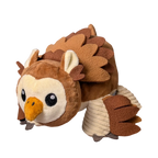 Créature brune à bec orange et ailes en plumes, allongée