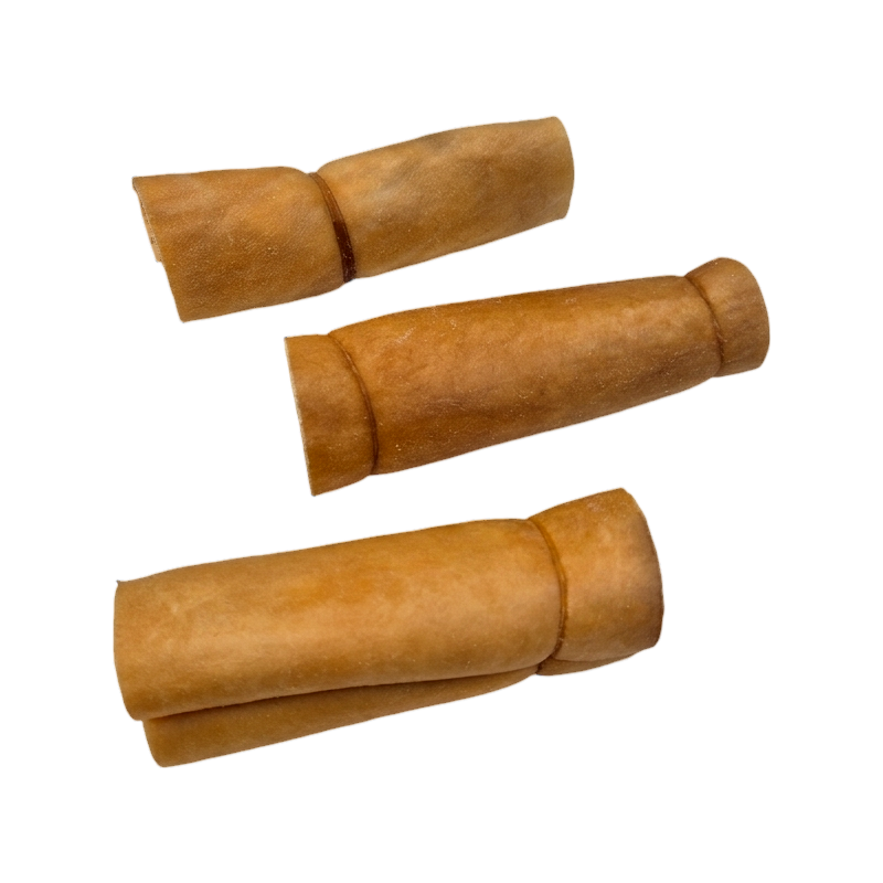 Trois rouleaux de peau de bœuf séchée dorés