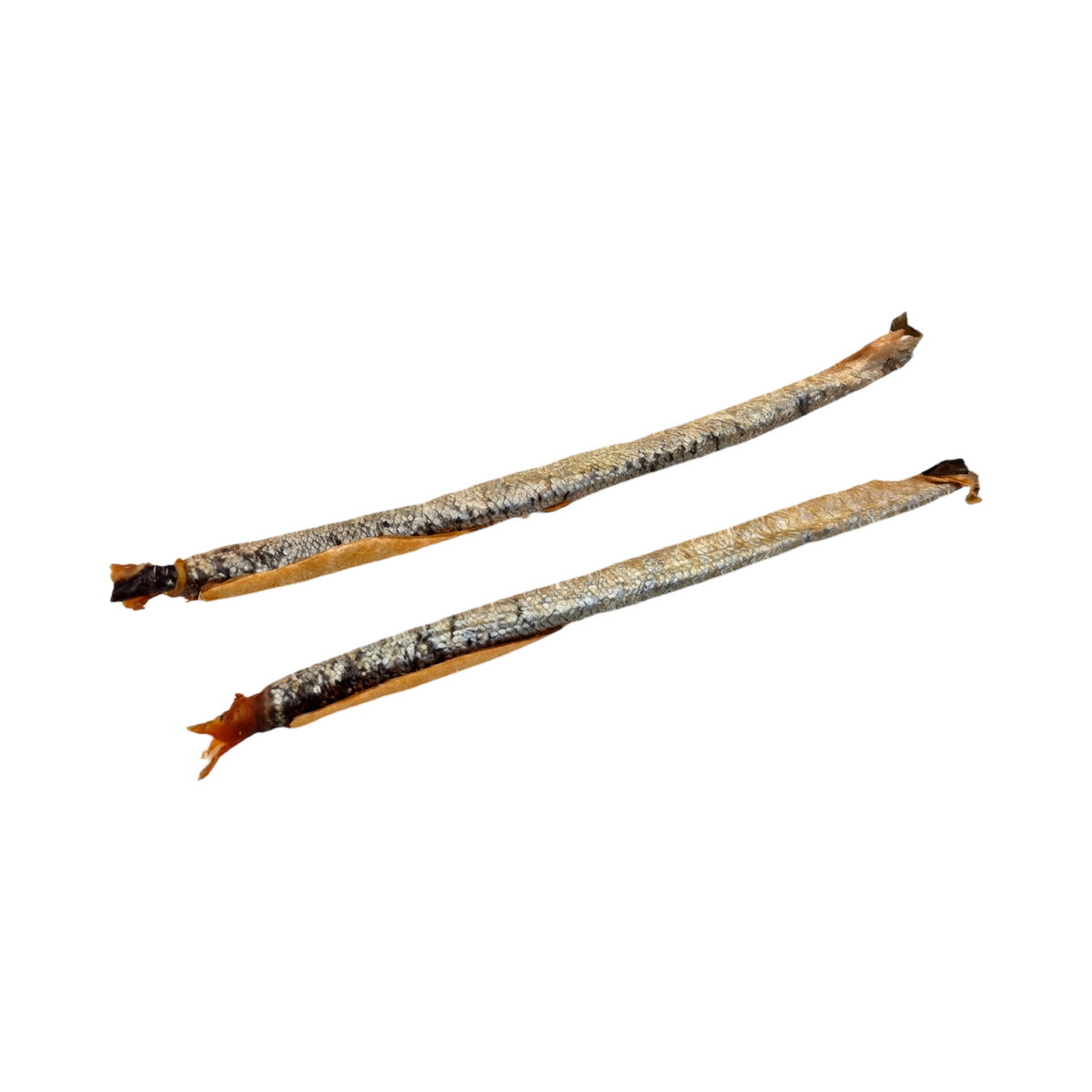 Deux longues peaux de saumon avec chair séchées