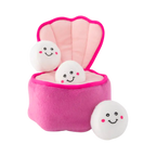 Coquille d'huître rose ouverte et trois perles souriantes