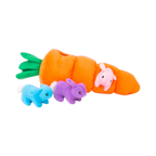 Carotte couchée avec les petits lapins pastel à ses pieds