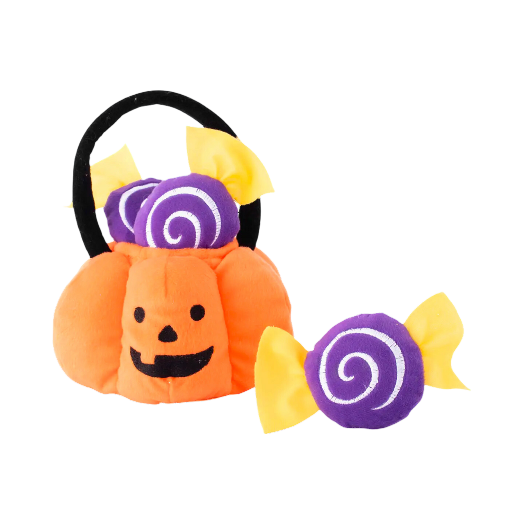 Panier citrouille orange à anse noire avec bonbons violets