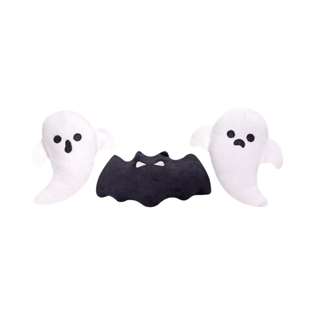 Deux petits fantômes blancs et une chauve-souris noire à cacher