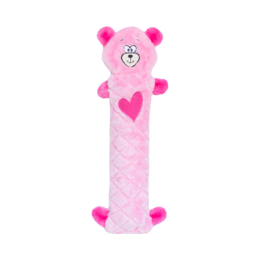 Ourson rose pâle allongé avec un cœur fuchsia sur le ventre