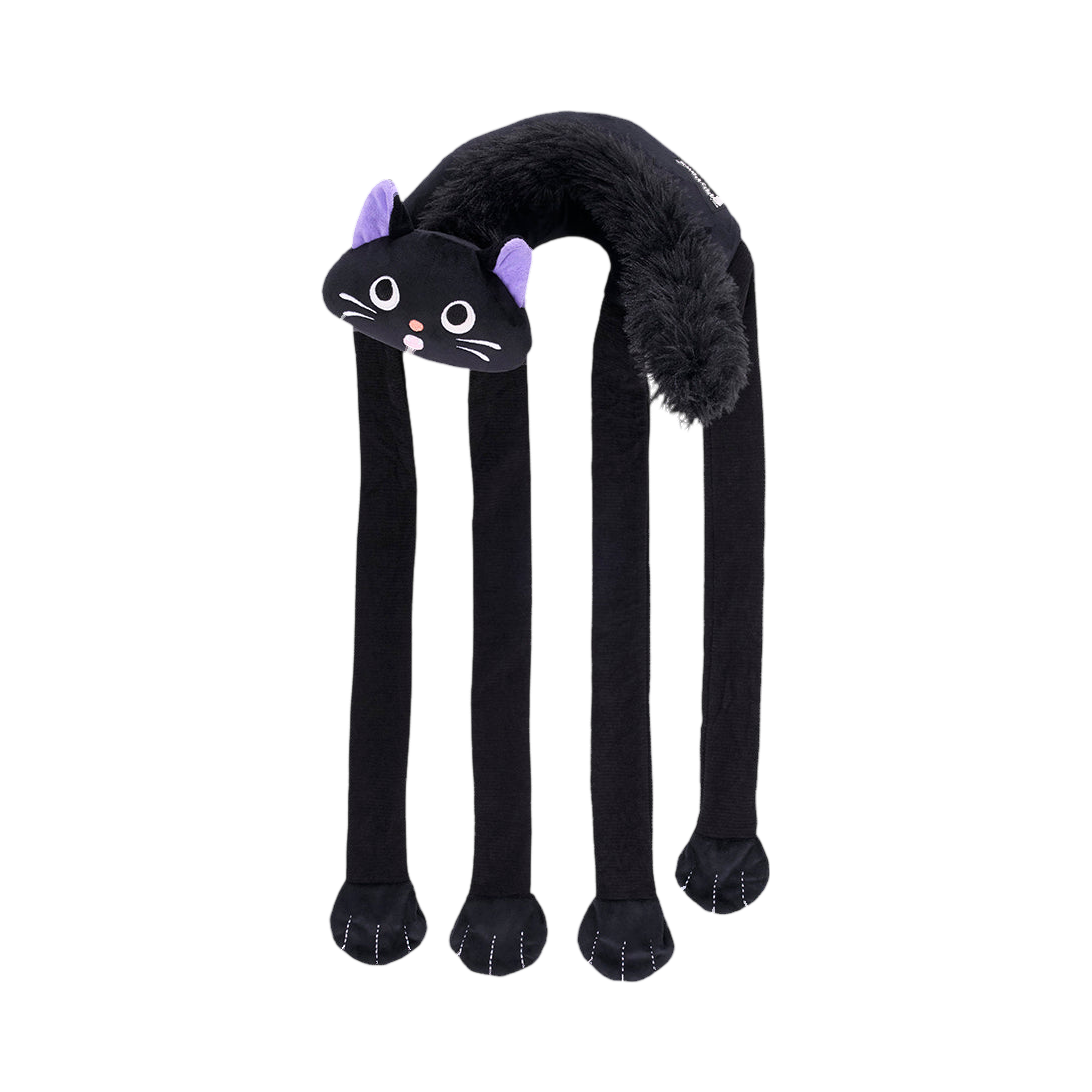 Chat noir aux oreilles violettes et quatre longues pattes pendantes