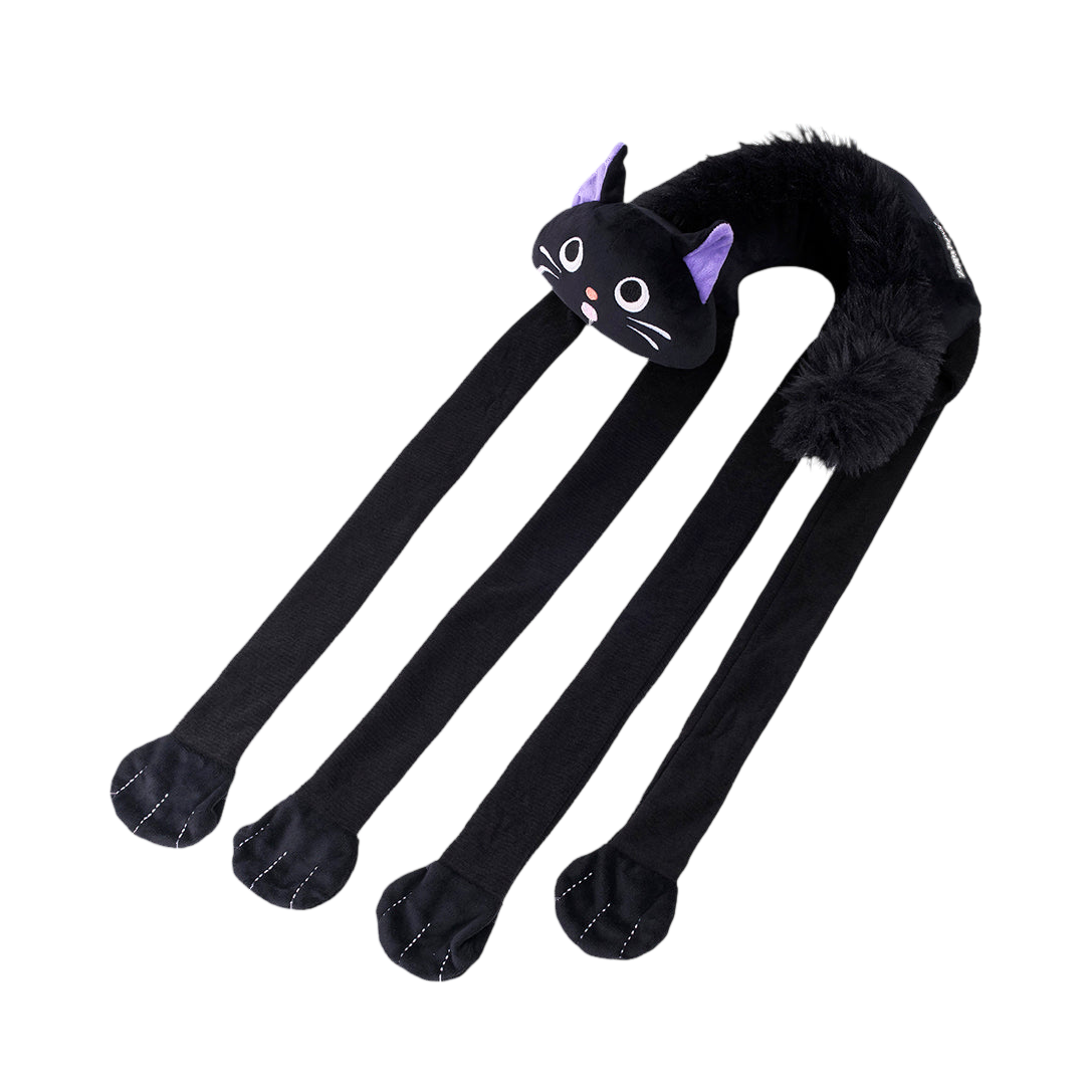Chat noir allongé en diagonale, pattes étirées