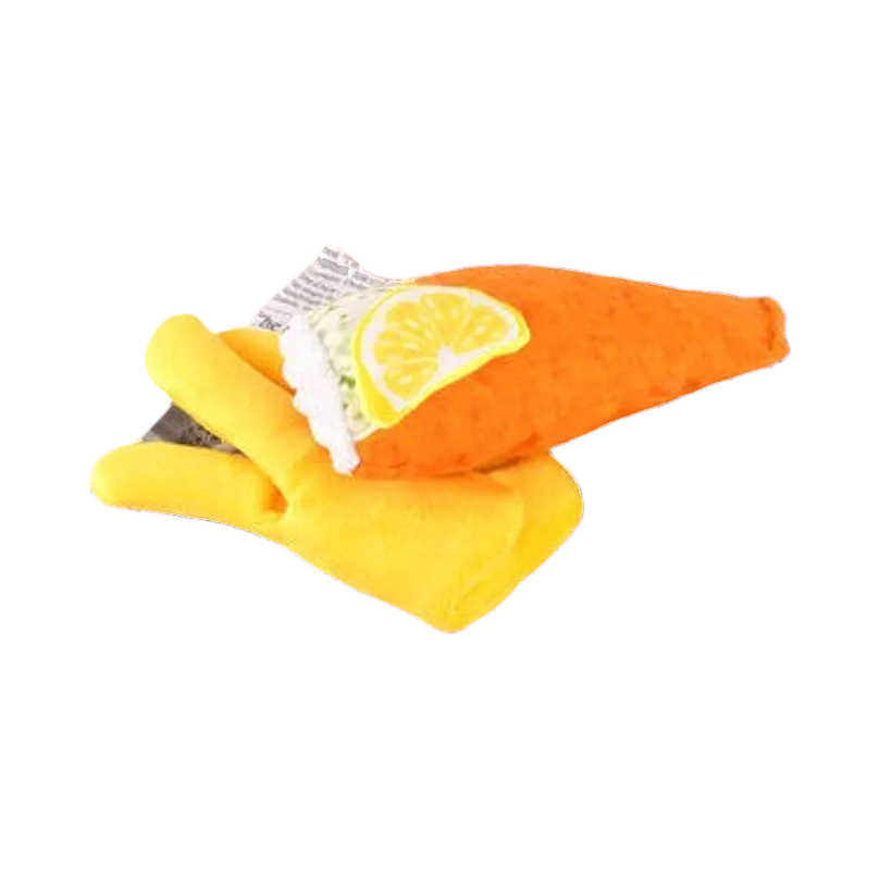 Poisson pané orange et frites jaunes posés sur le journal