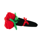 Trois roses rouges sur tige emballées dans du papier noir