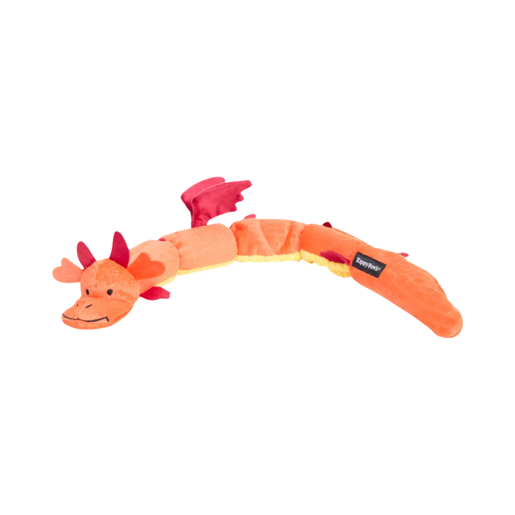 Long dragon orange aux ailes et cornes rouges, allongé