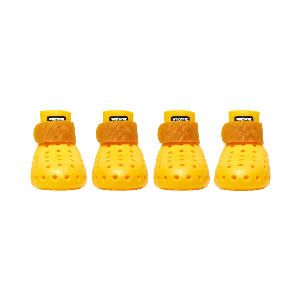 Quatre bottines coloris jaune doré