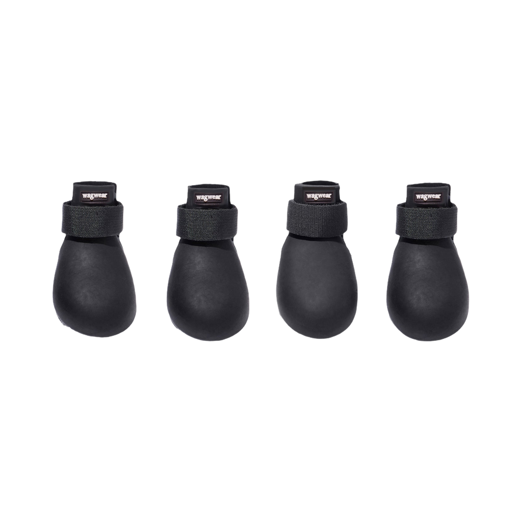 Quatre bottes coloris noir