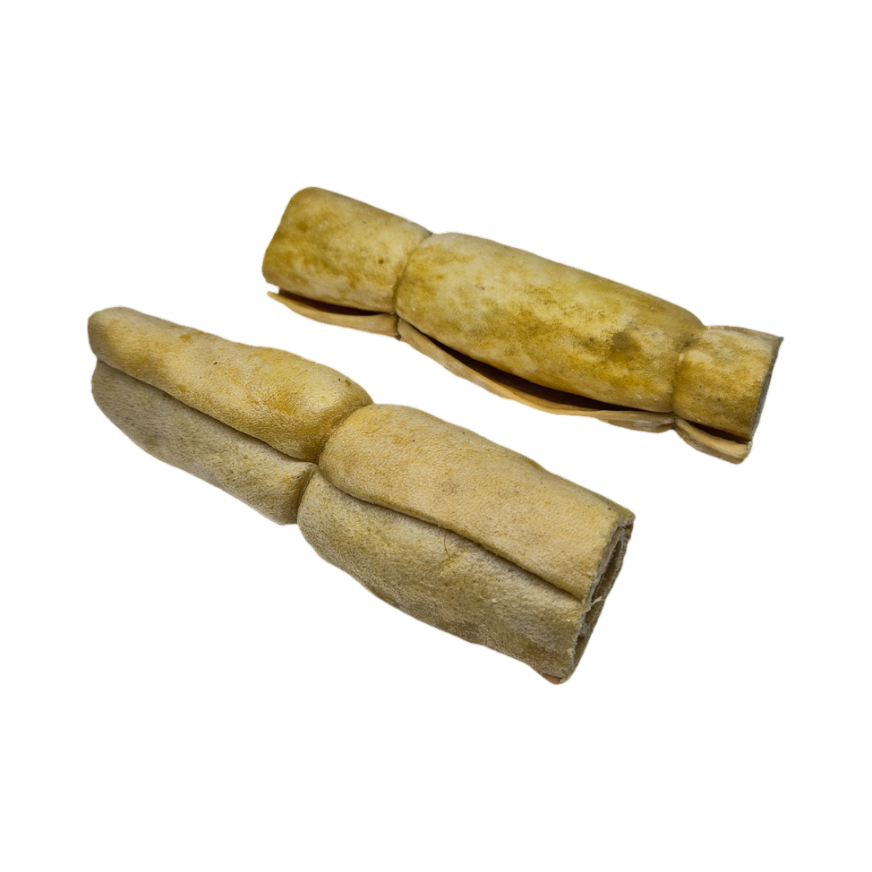 Deux rouleaux de peau d'agneau séchée claire