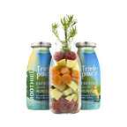 Bocal de fruits et légumes entre deux bouteilles Trinkpause