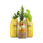 Bocal de poulet et légumes entre deux bouteilles Huhn