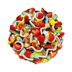 Bol de fraises, paillettes pastel et spirales de crème