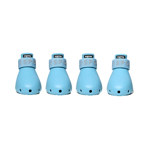 Quatre bottes coloris bleu ciel