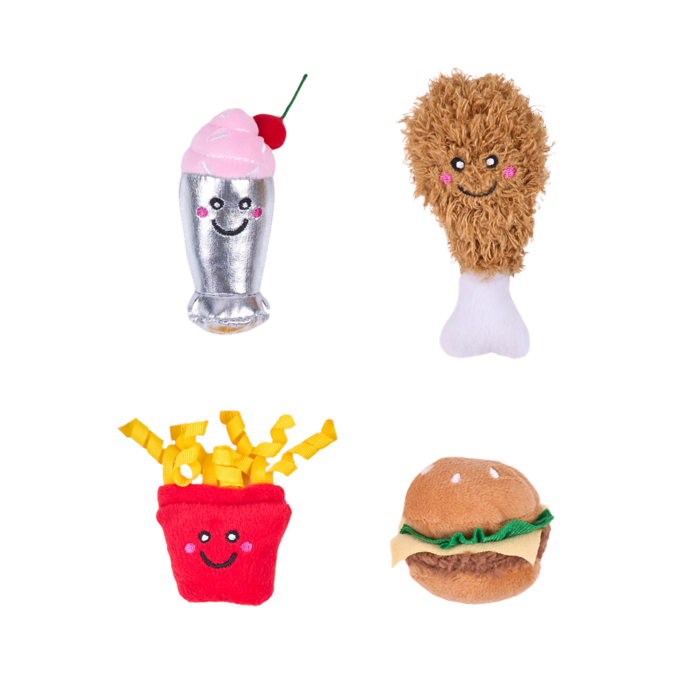 Milk-shake, pilon, frites et burger en tissu souriants